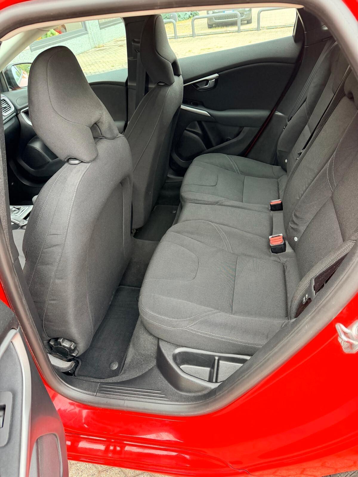 Volvo V40 D2 R-design Momentum
