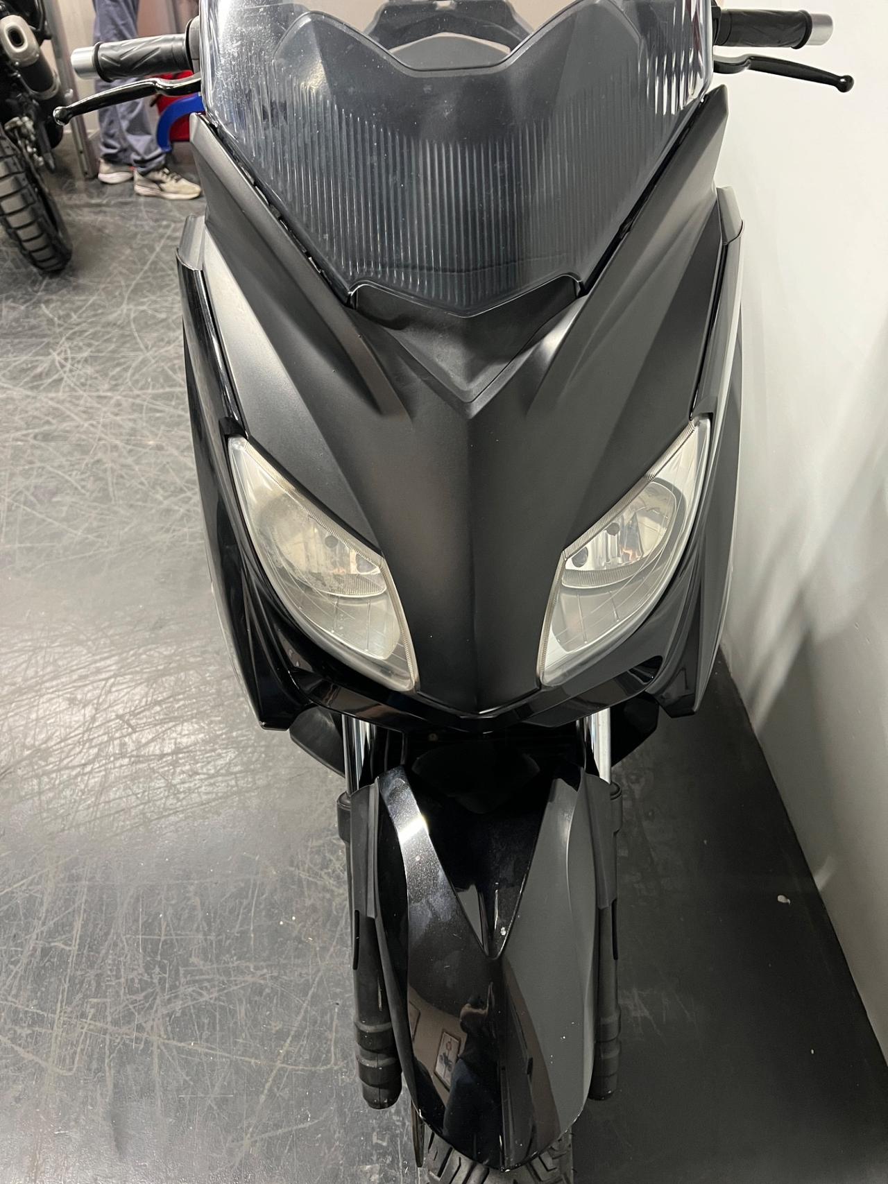 Yamaha X-Max 250
