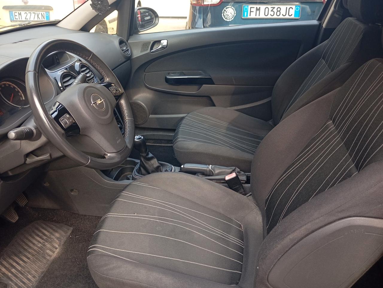 Opel Corsa 1.2 3 porte Club valuto permute