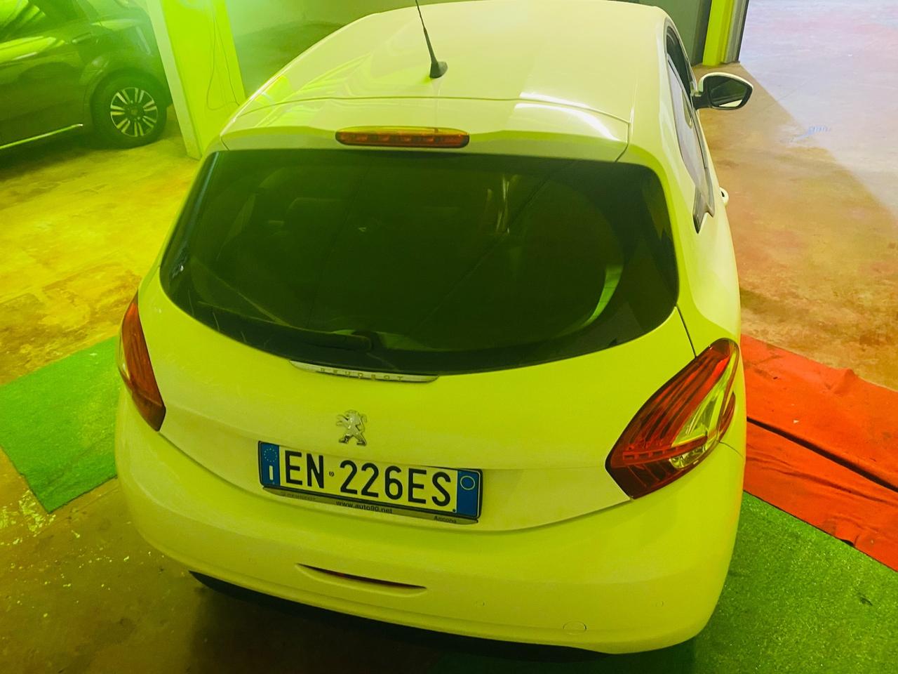 Peugeot 208 1.4 HDi 68 CV 3 porte Allure