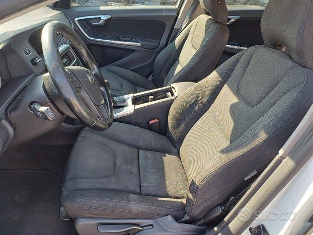 Volvo V60 1.6 D2 Summum con Problemi al motore