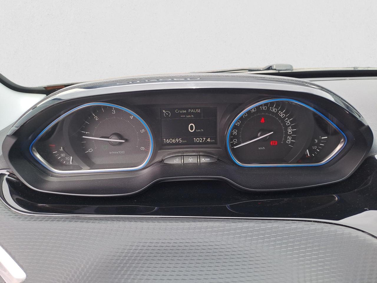 PEUGEOT 2008 - BlueHDi 100 Allure