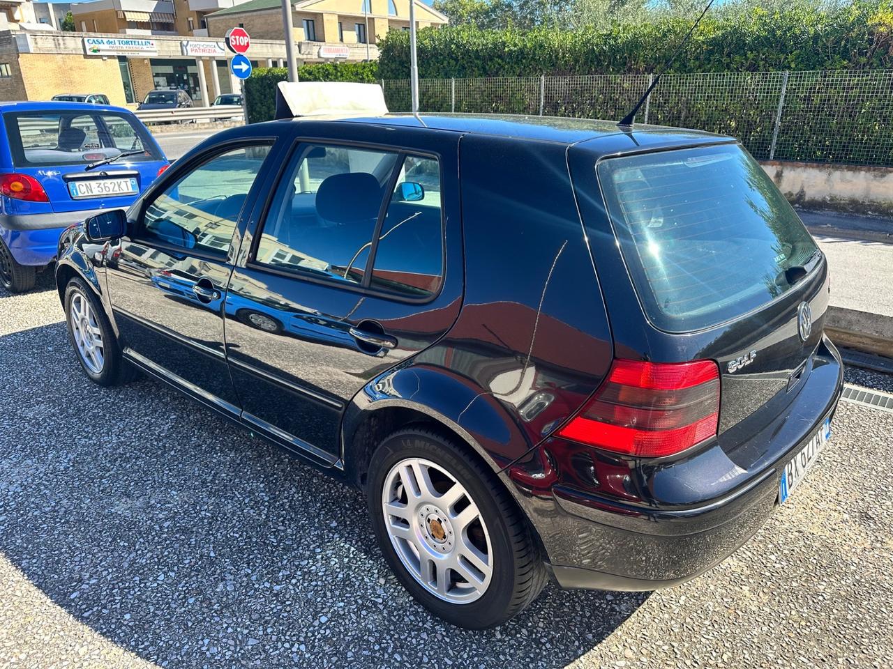 Volkswagen Golf 1.6 16V cat 5 porte Highline metano