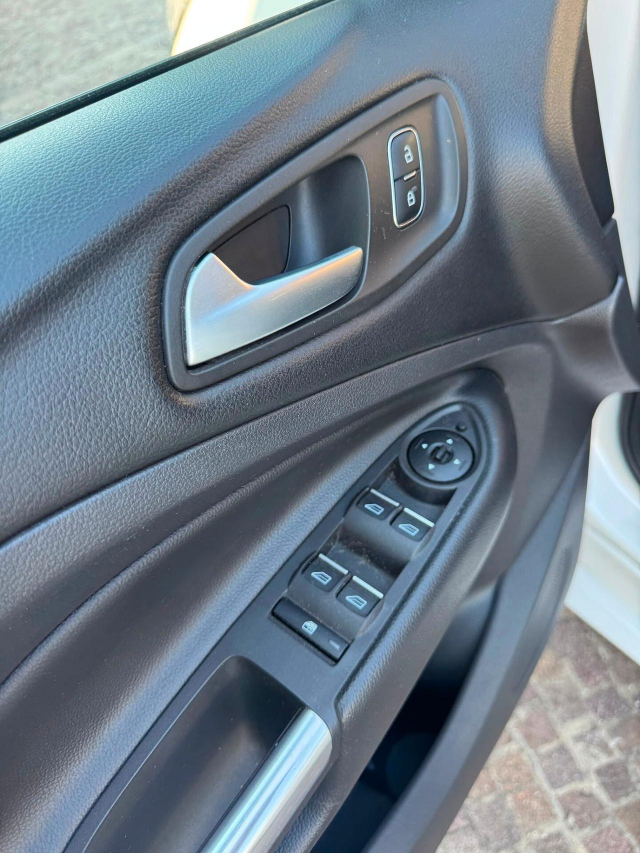 Ford Kuga 2.0 TDCI 150 CV S&S 4WD Powershift ST-Line
