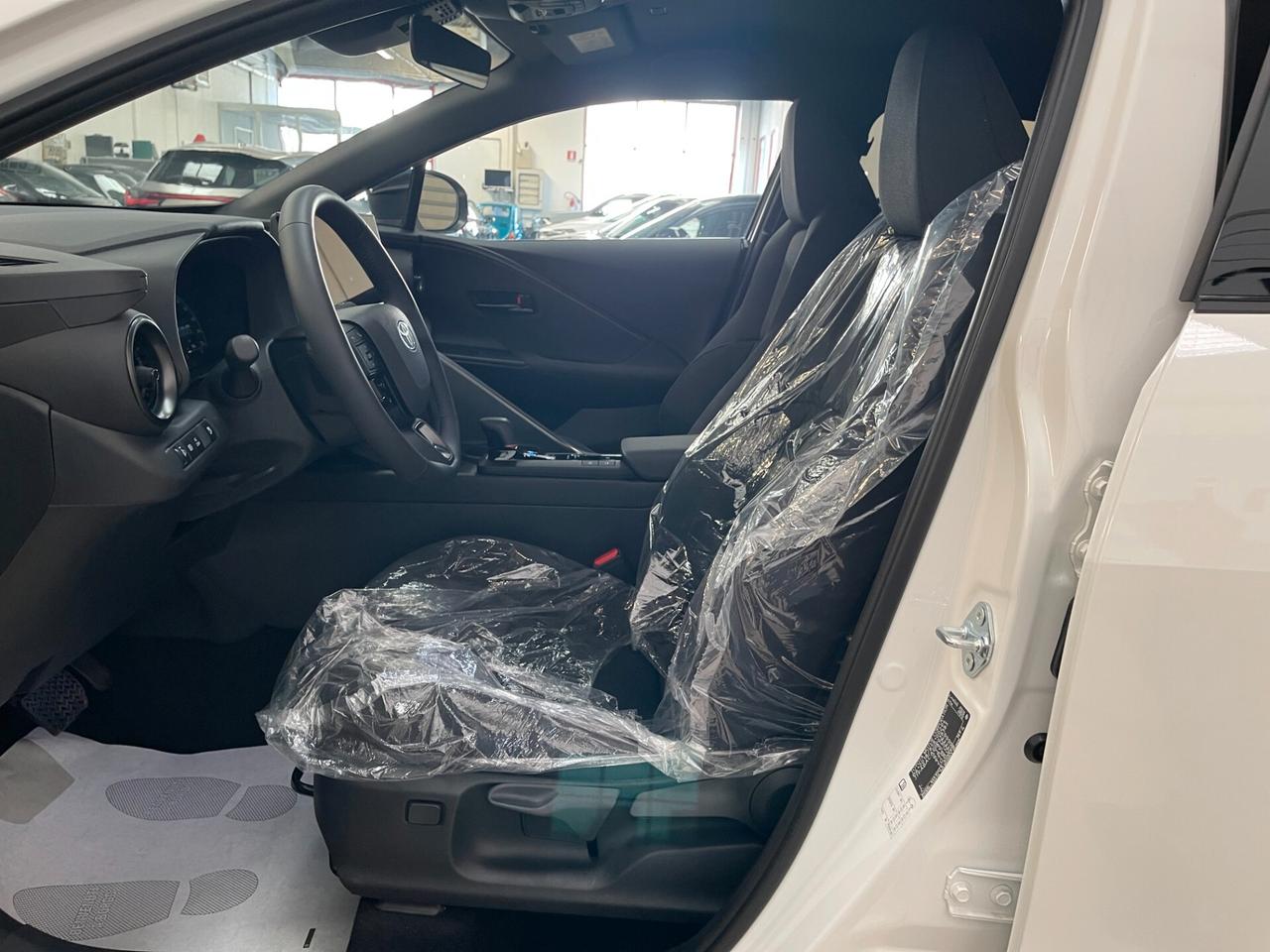 Toyota C-HR Trend 2.0 phev e-cvt-LEGGI SOTTO