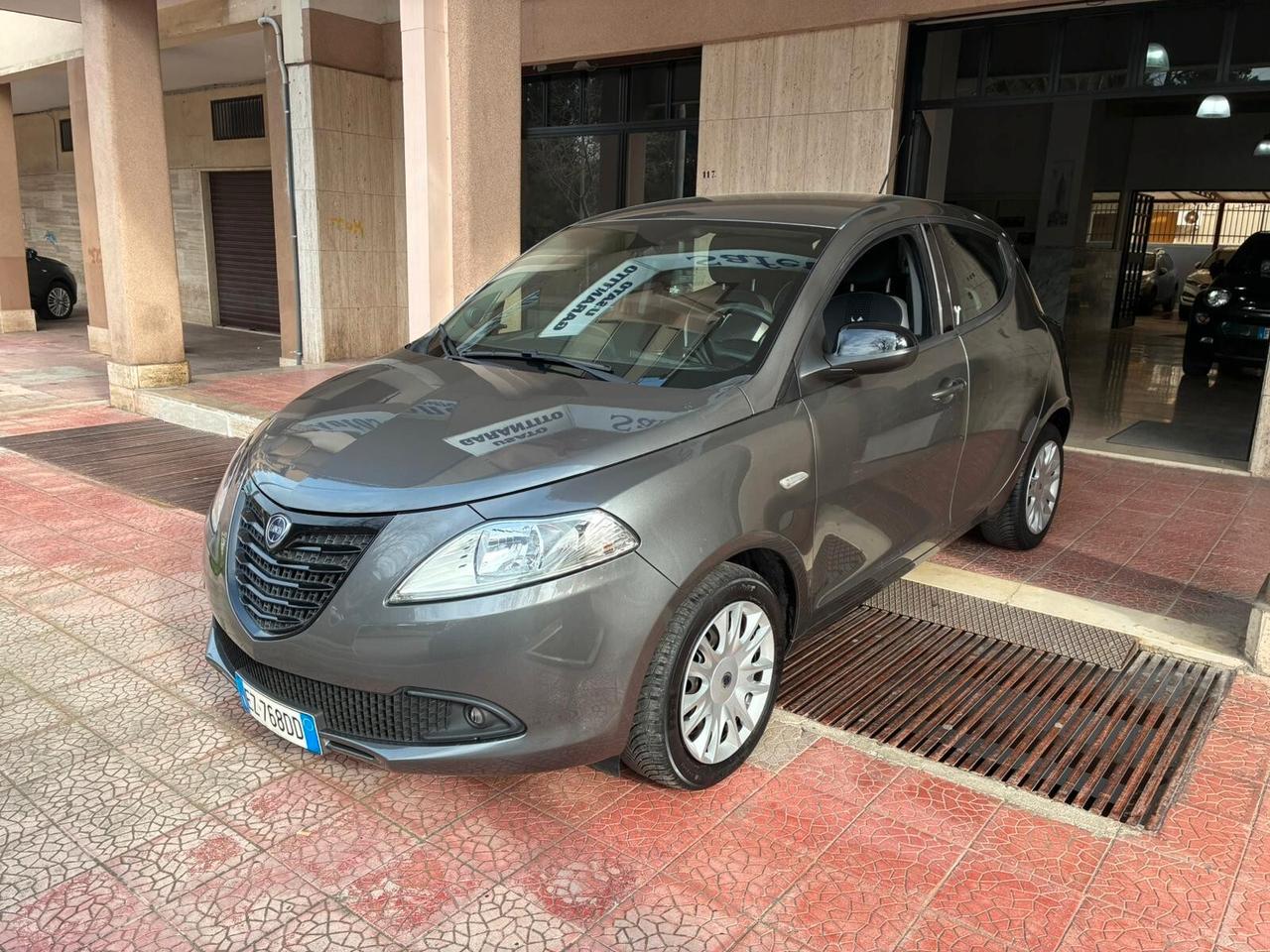 Lancia Ypsilon 1.2 benzina 5p garantita-15