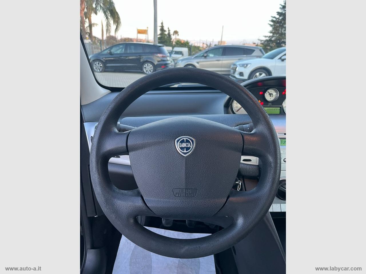 LANCIA Ypsilon 1.2 69 CV Platinum