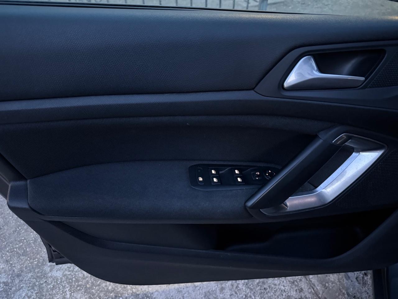 Peugeot 308 1.2 Turbo Benzina POCHI KM 2021 NEOPAT