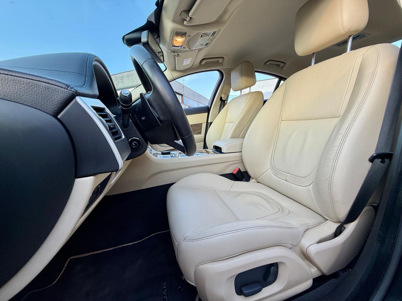 JAGUAR XF 3.0 D V6 240CV Portfolio - 2015