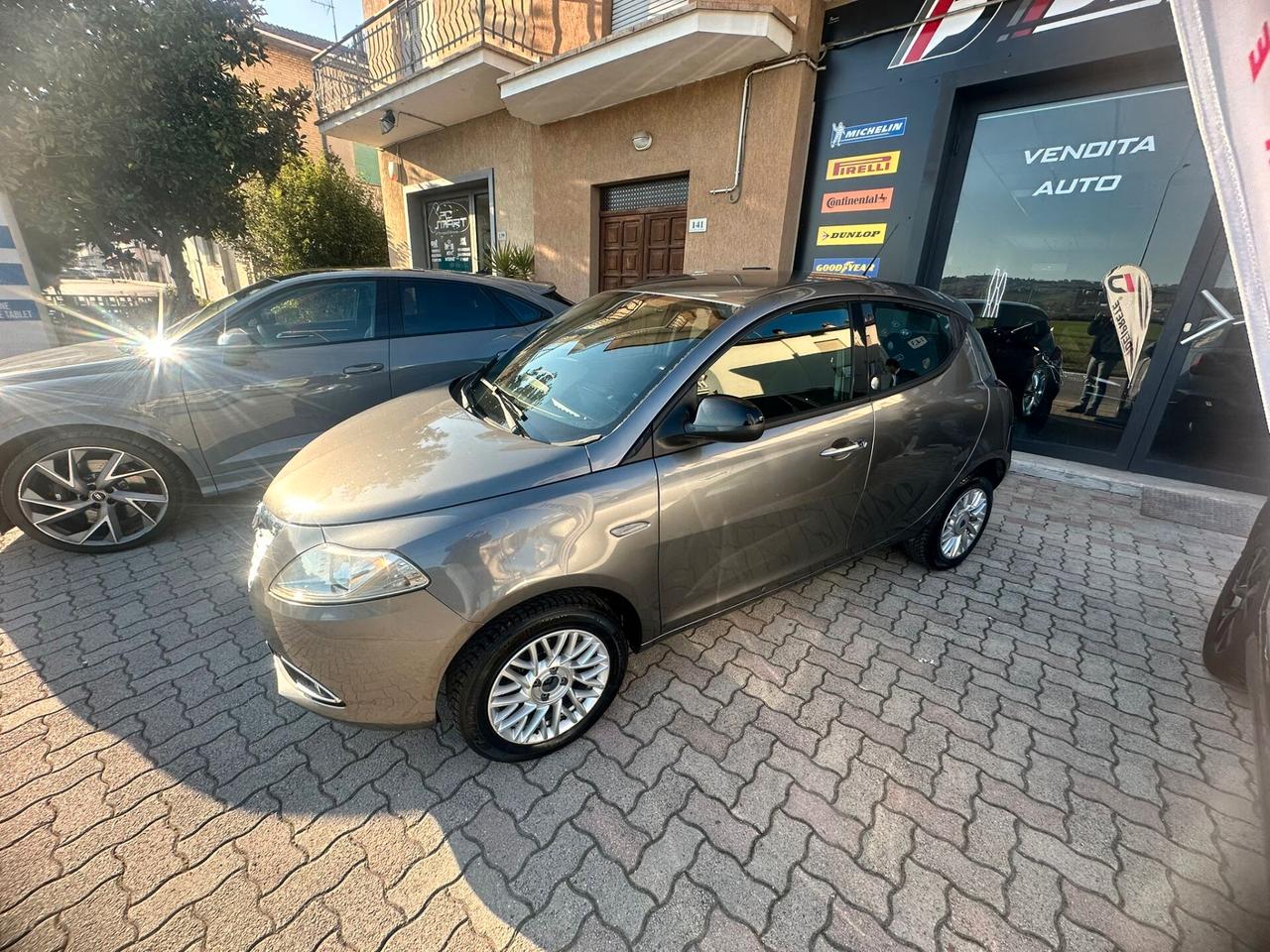 Lancia Ypsilon 0.9 TwinAir 85 CV 5 porte Metano Ecochic Gold