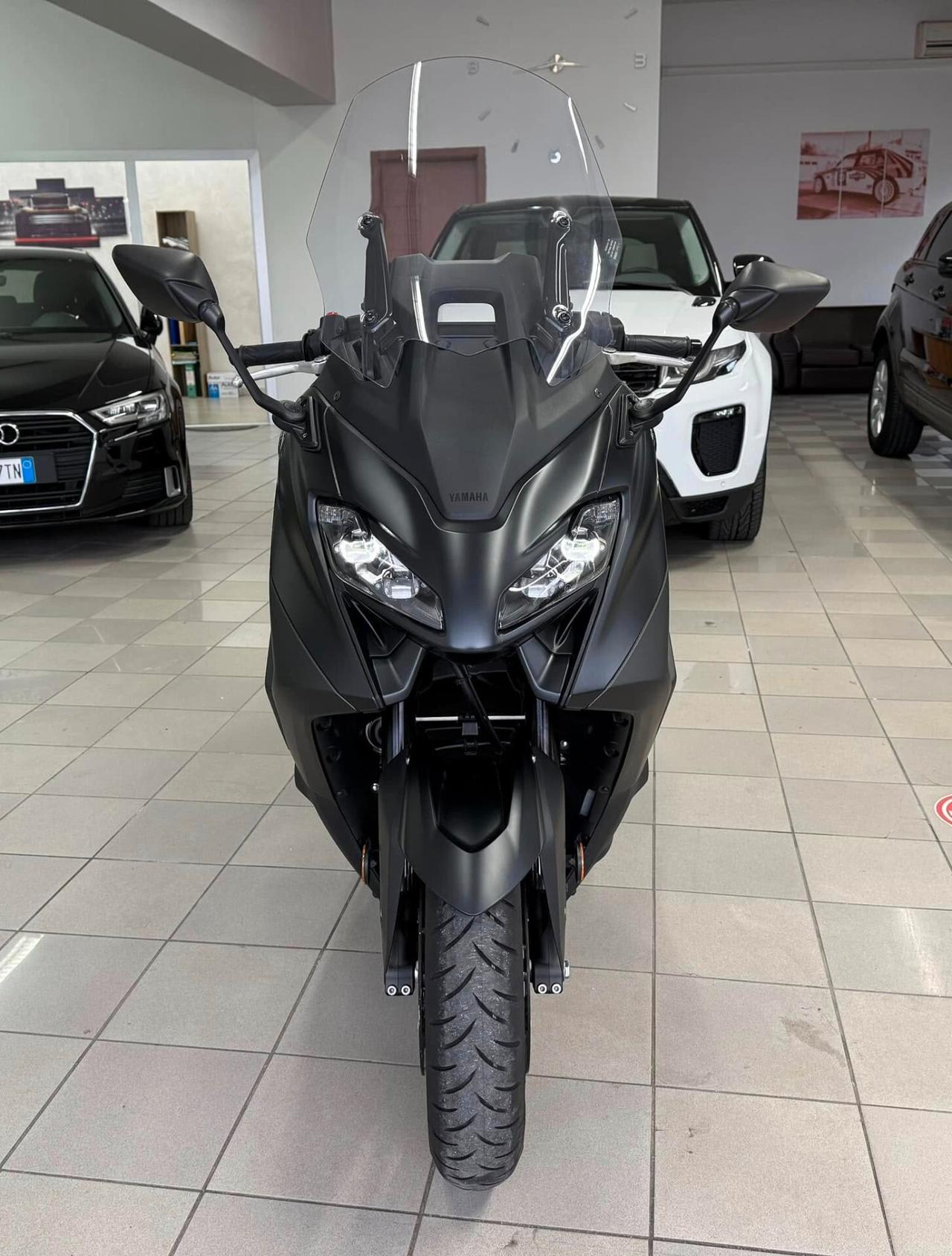 Yamaha Tmax 560