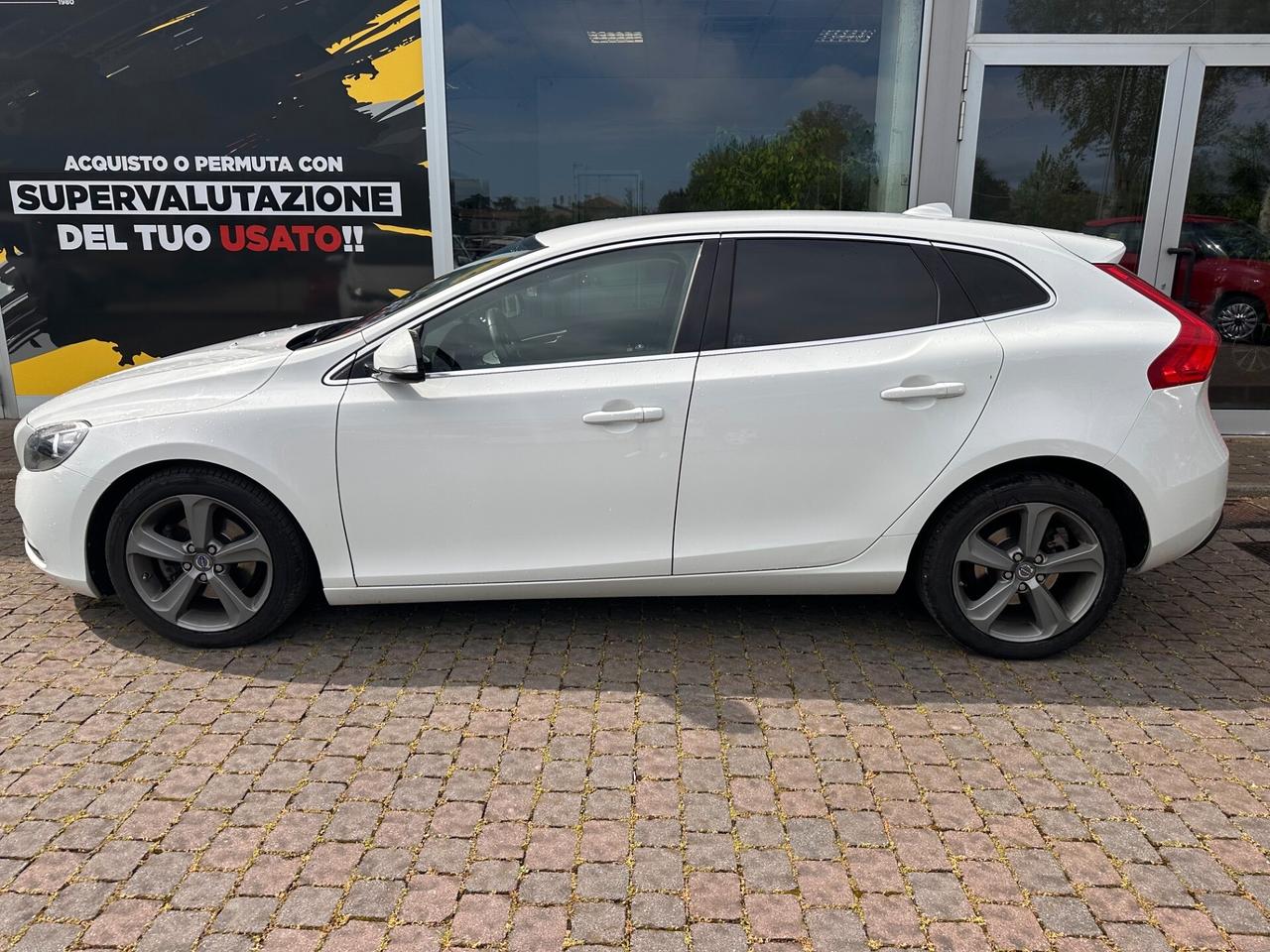 Volvo V40 D2 1.6 Powershift Business Edition