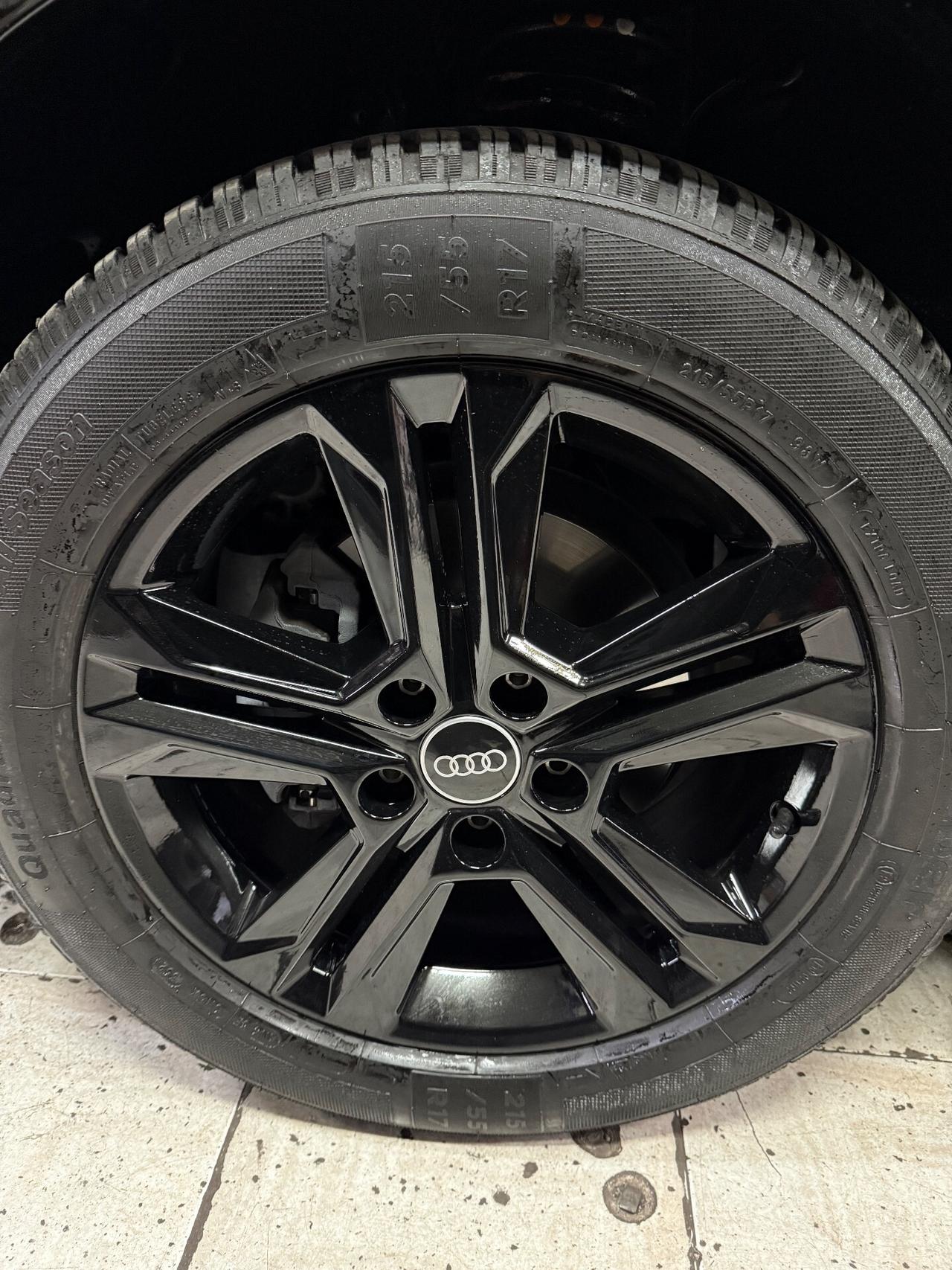 Audi Q2 30 TDI S tronic Identity Black