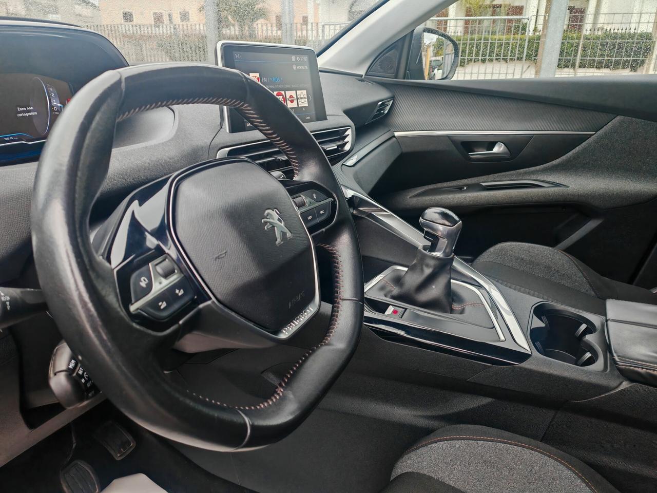 Peugeot 3008 15HDi Tetto navig led 2020