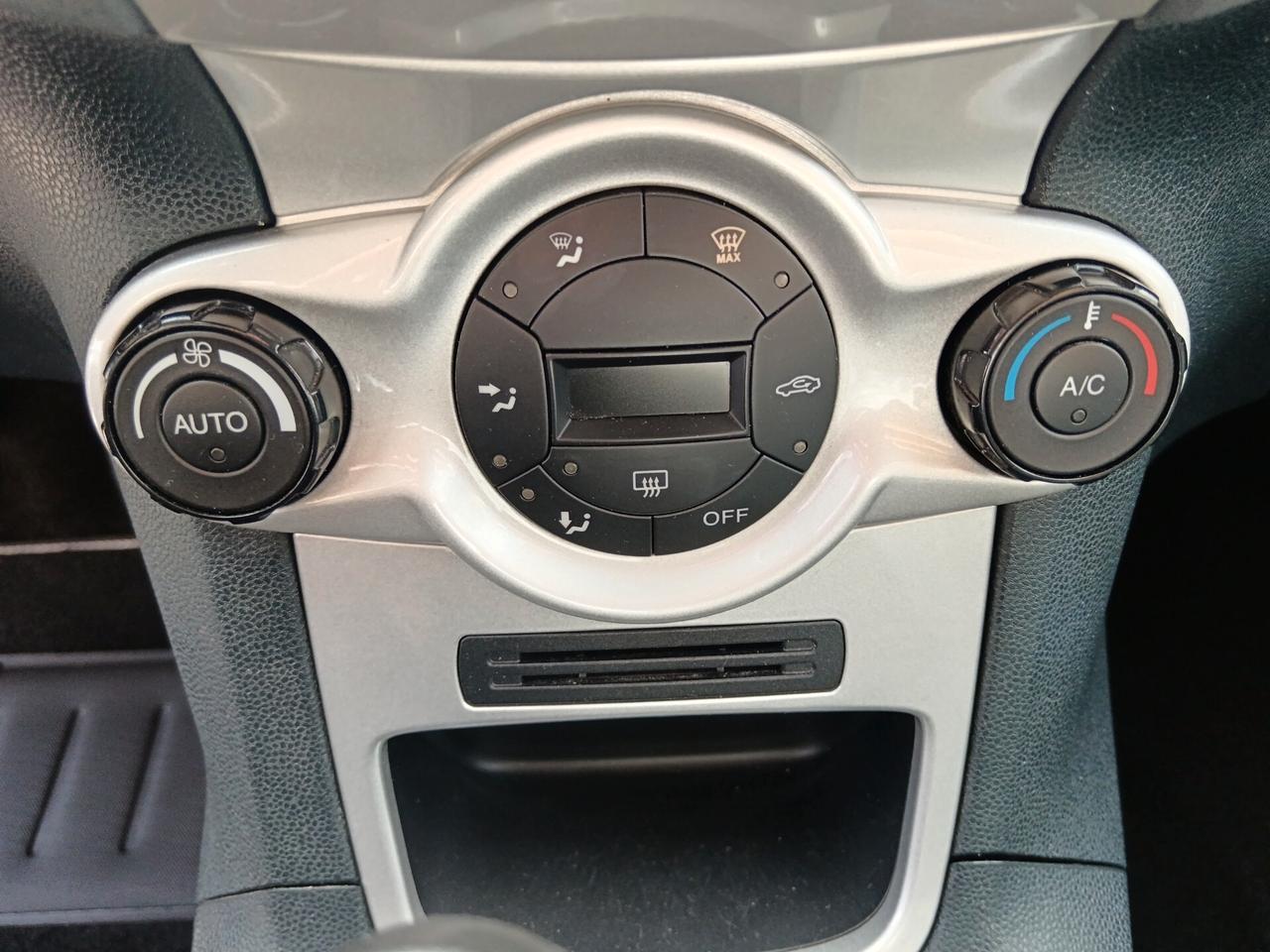 Ford Fiesta 1.4 TDCI 68CV TITANIUM NUOVISSIMA