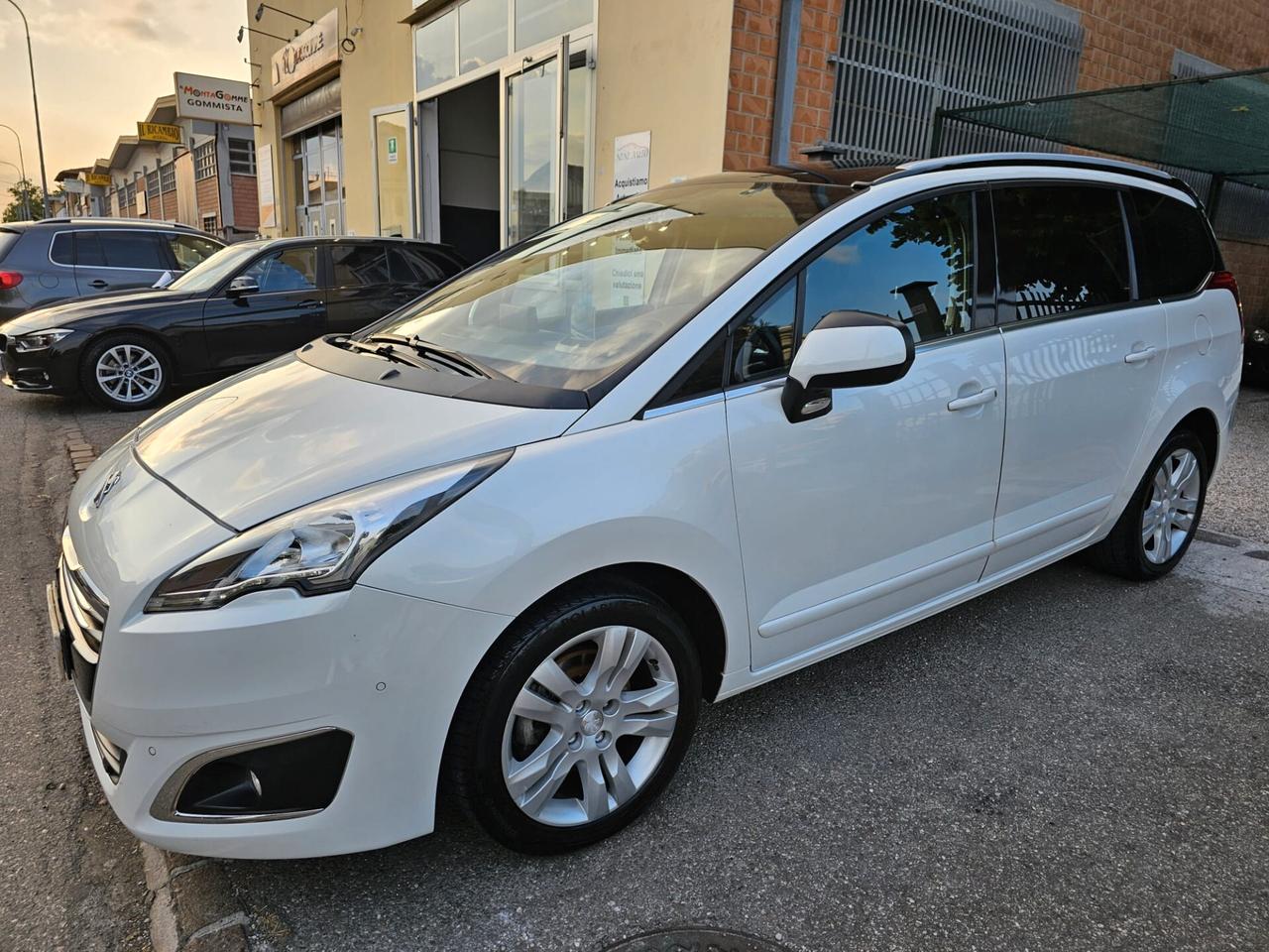 Peugeot 5008 1.6 120cv BlueHdi S&S Allure*Navi*Tetto*Euro6*