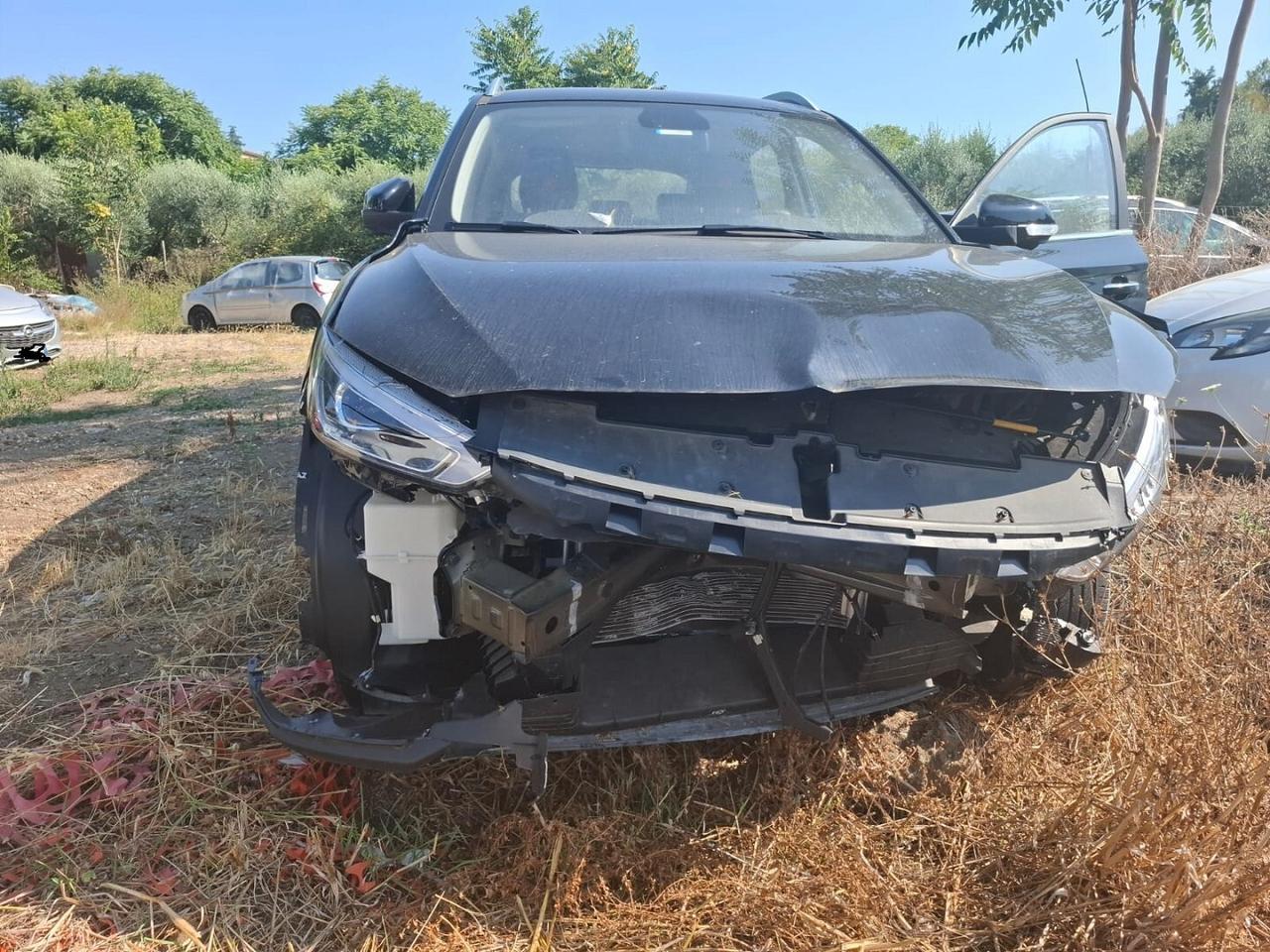 MG ZS VTI TECH SINISTRATA 2023 9000 KM