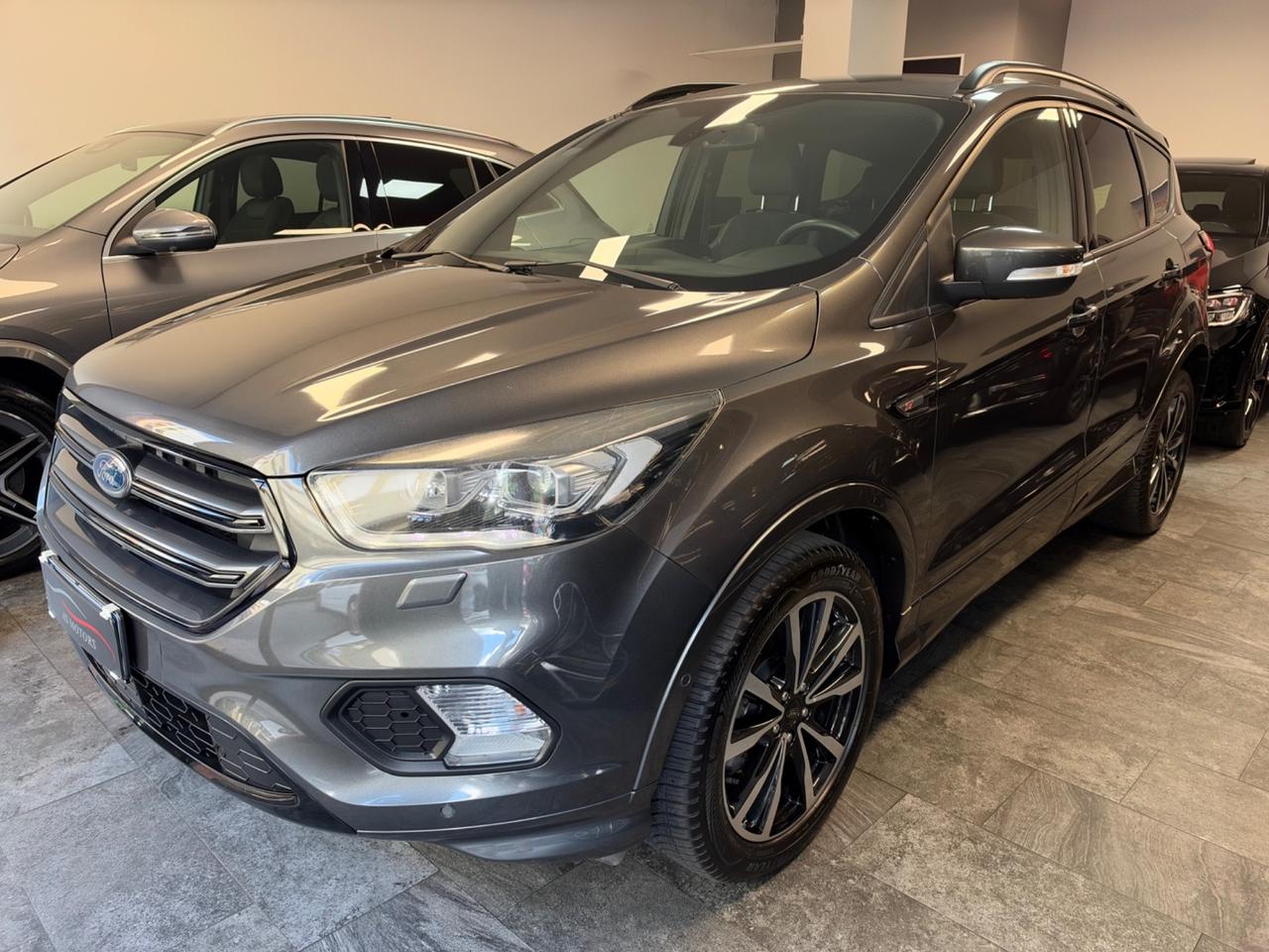 Ford Kuga 1.5 TDCI 120 CV 2WD ST-Line