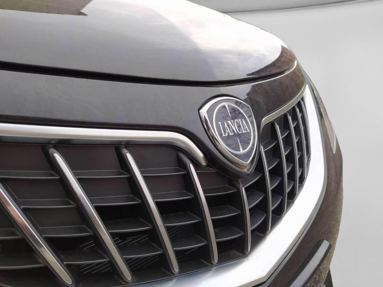 LANCIA Ypsilon III 2021 - Ypsilon 1.0 firefly hybrid Silver s&s 70c