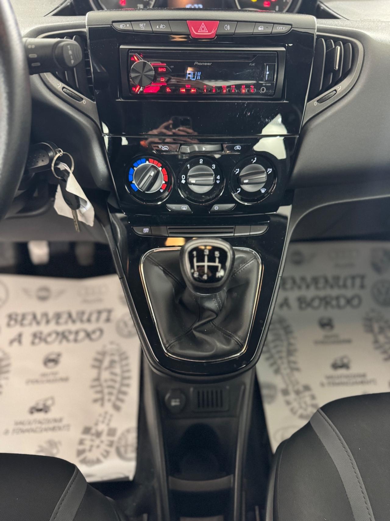 Lancia Ypsilon 1.2 69 CV 5 porte Platinum