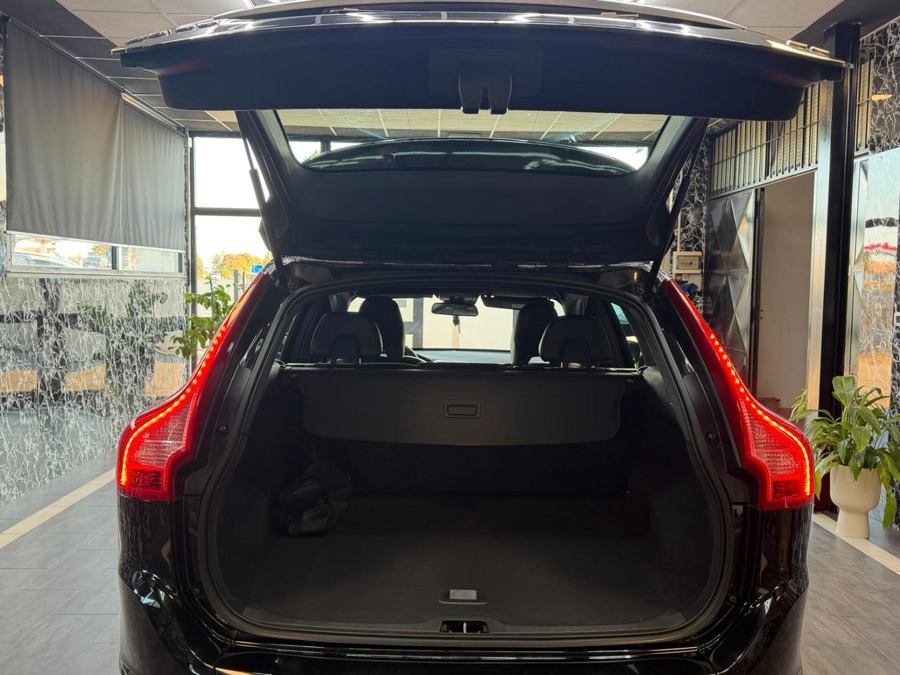 Volvo XC 60 XC60 D5 AWD Geartronic R-design