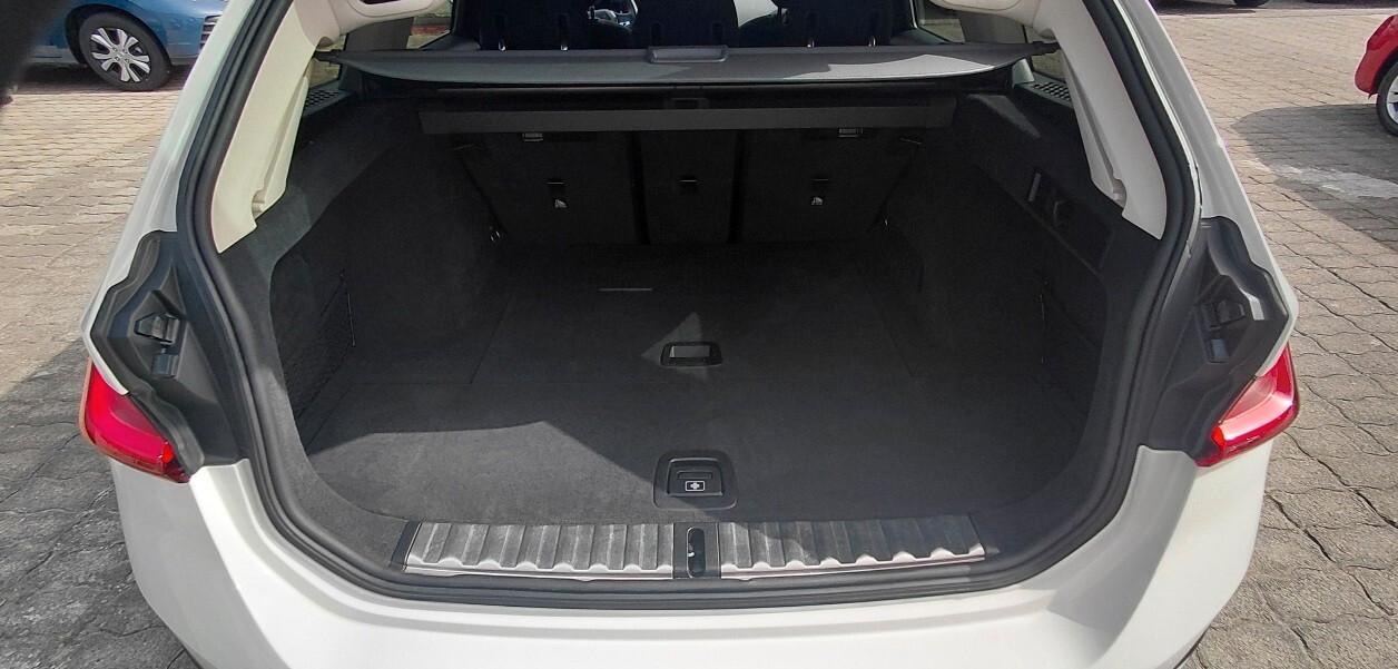 Bmw 318d 48V Touring Business Advantage