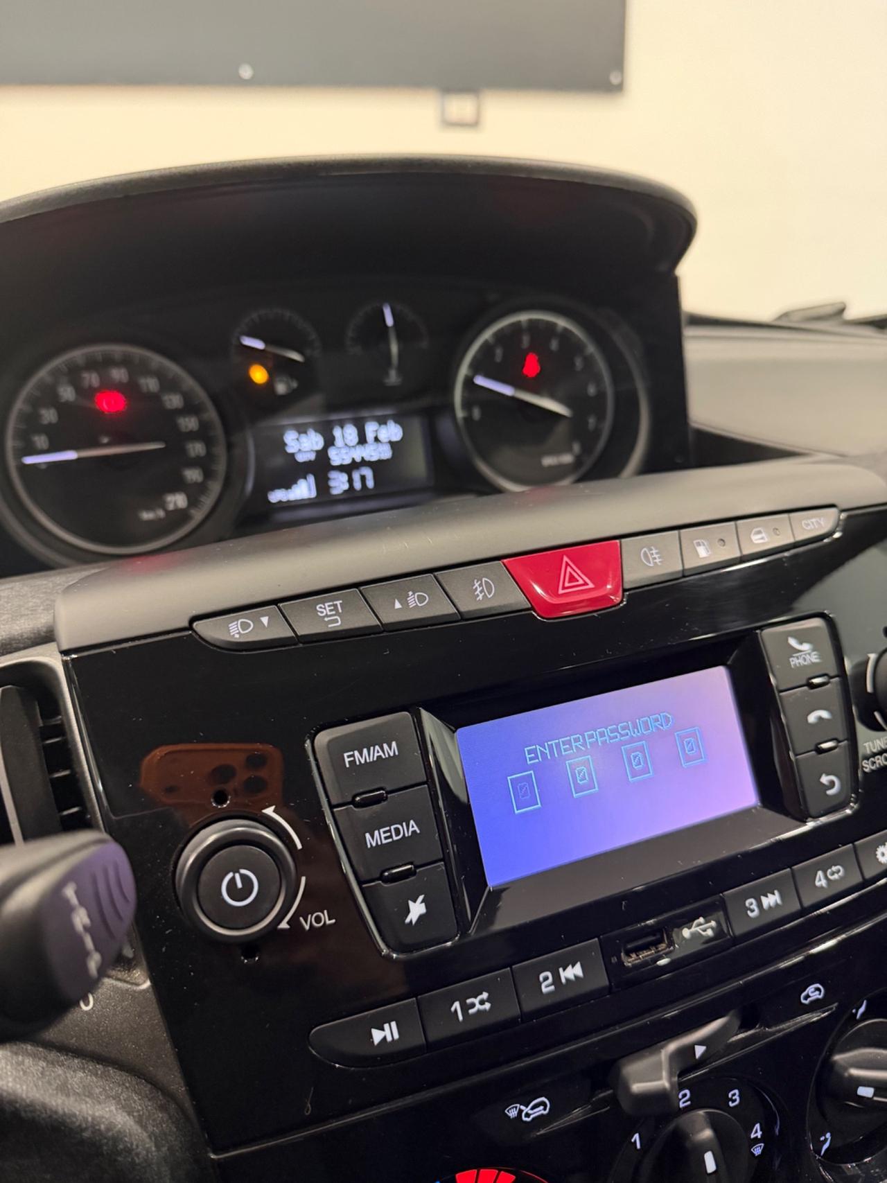 Lancia Ypsilon Elefantino Blu Gpl casa madre