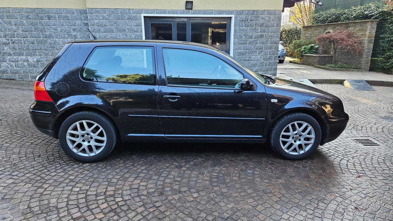 Volkswagen Golf 1.6 16V cat 3p. Highline Plus