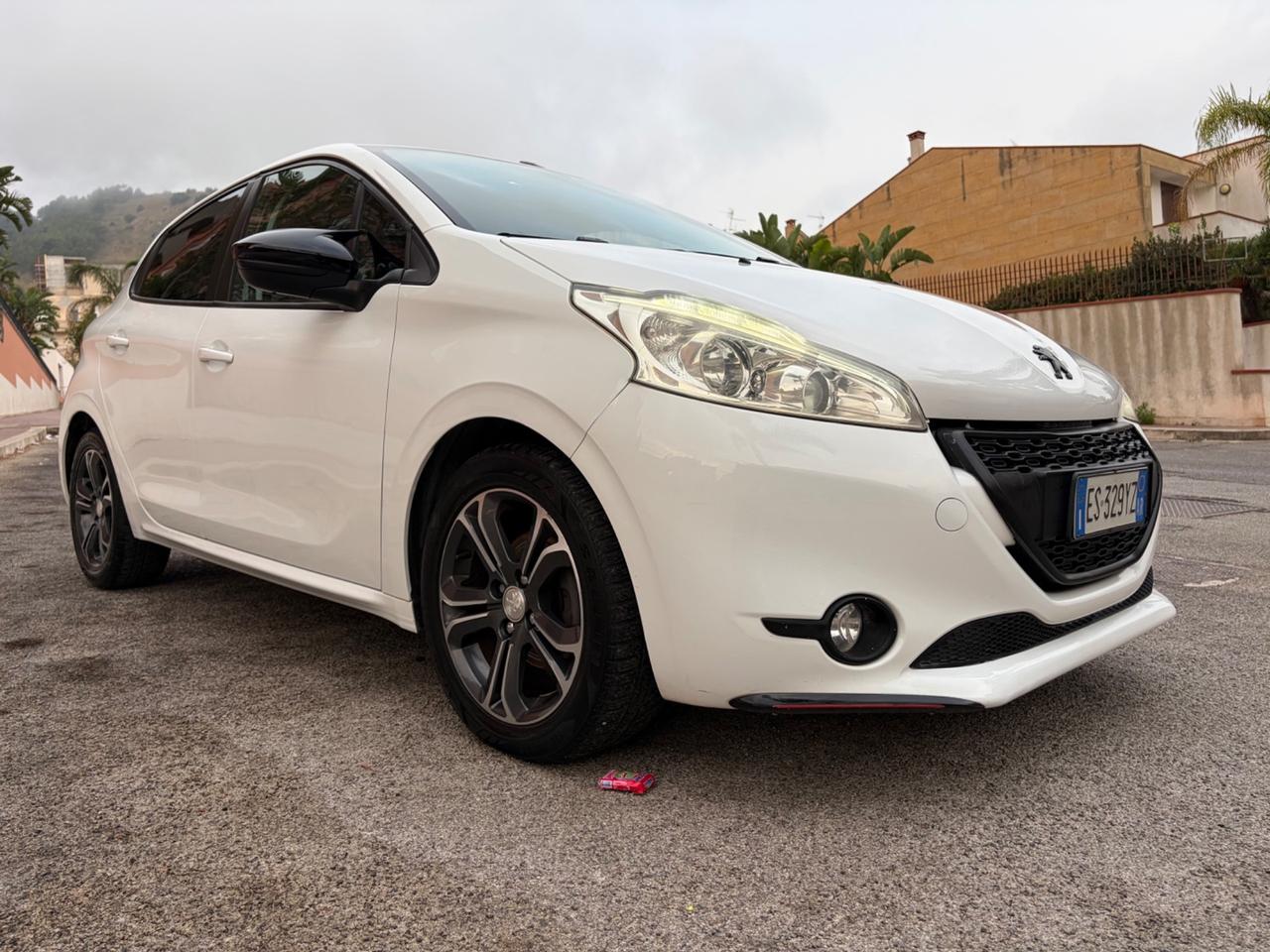 Peugeot 208 1.4 HDi 68 CV strafull
