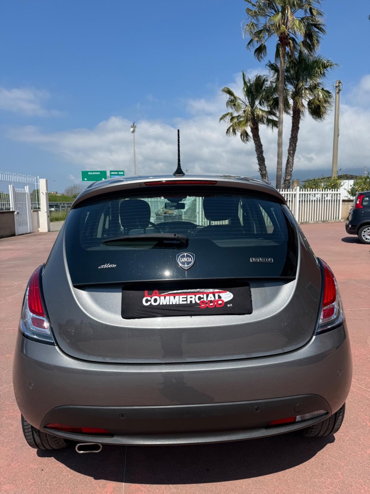 Lancia Ypsilon 1.0 Hybrid 69cv