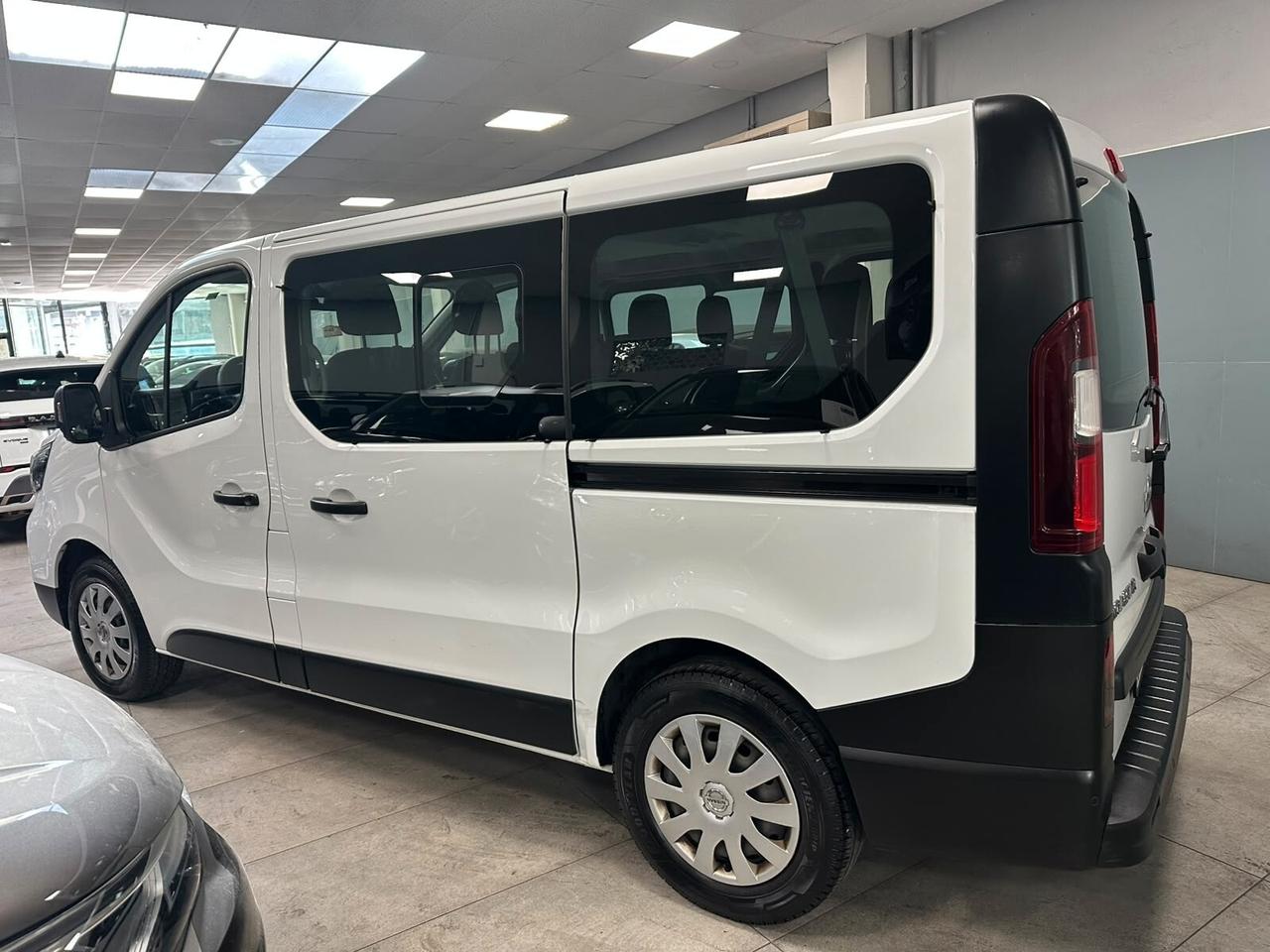 Nissan Primastar 2.0 dCi 110CV PC-TN Bus