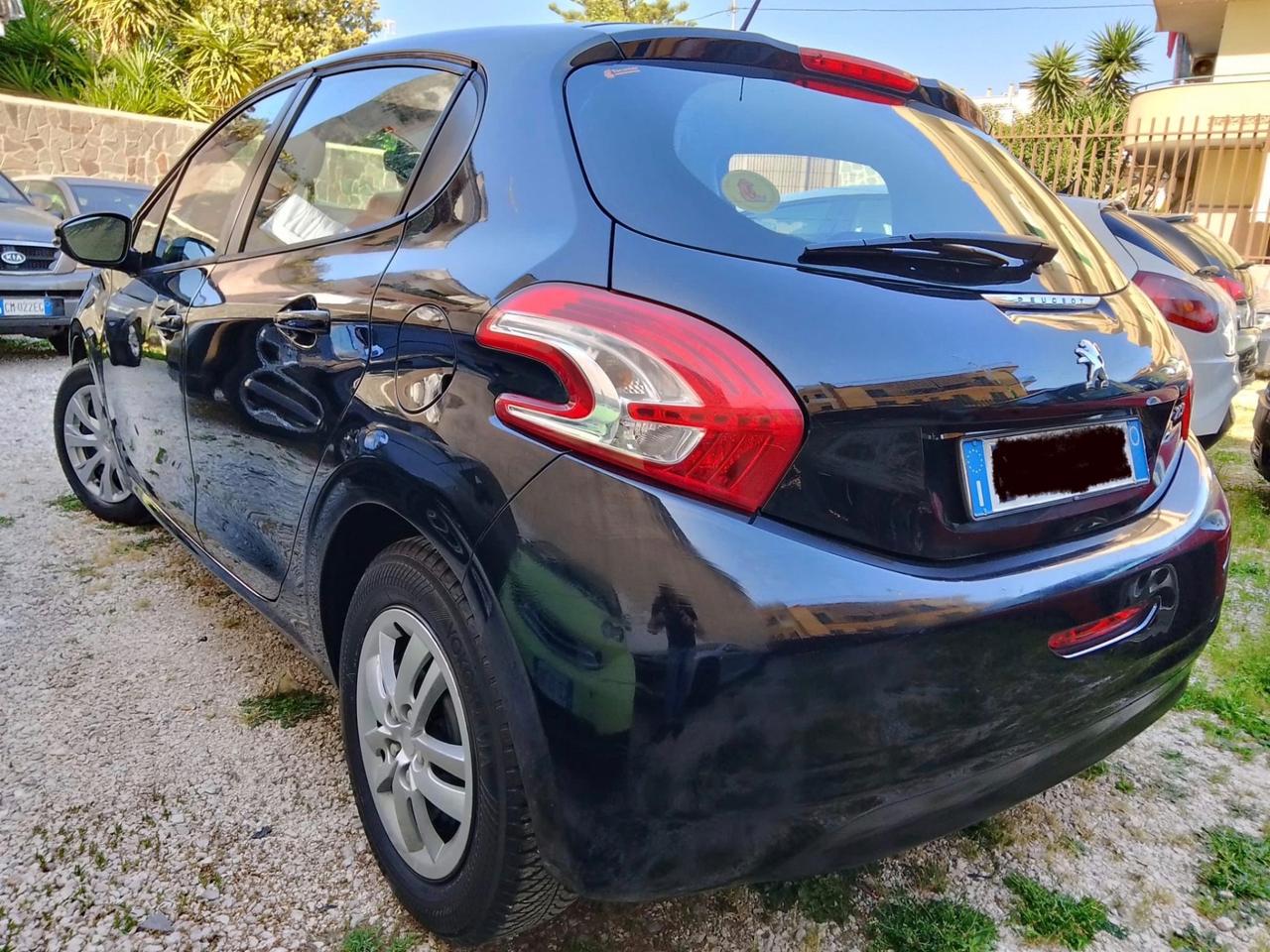 Peugeot 208 1.4 HDi 68 CV 5 porte Allure