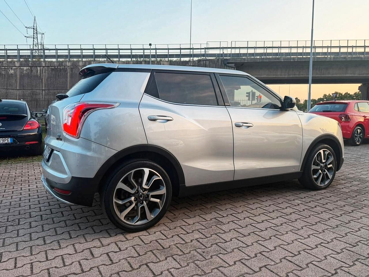 Ssangyong Tivoli 1.6d 2WD Be Hot Aebs TELECAMERA POSTERIORE CRUISE OK NEOPATENTATI