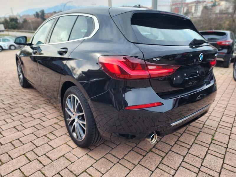 Bmw 118 118i 1.5 benzina 140 CV Luxury