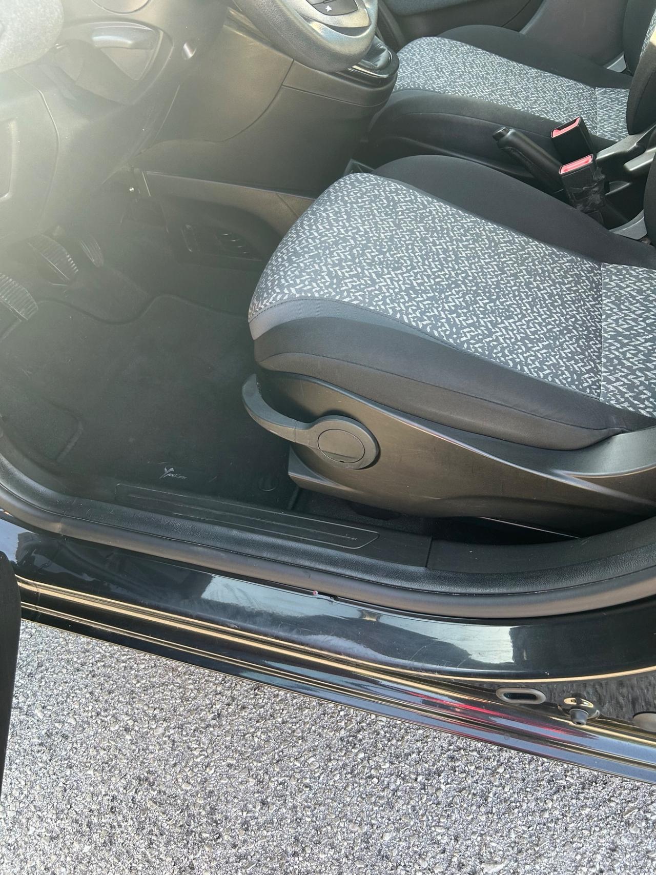 Lancia Ypsilon 1.2 69 CV 5 porte GPL Ecochic Elefantino Blu