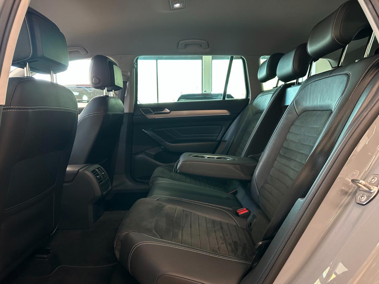 VOLKSWAGEN PASSAT VARIANT 2.0 TDI DSG ELEGANCE 150CV *CARPLAY*ACC*LED