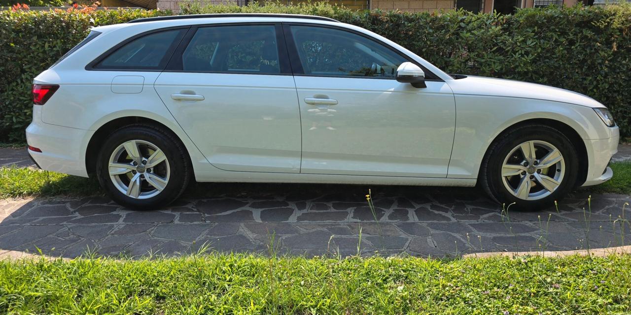 Audi A4 Avant 35 TDI S tronic Business Sport