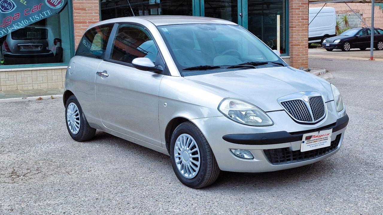 Lancia Ypsilon 1.2 16V Platino
