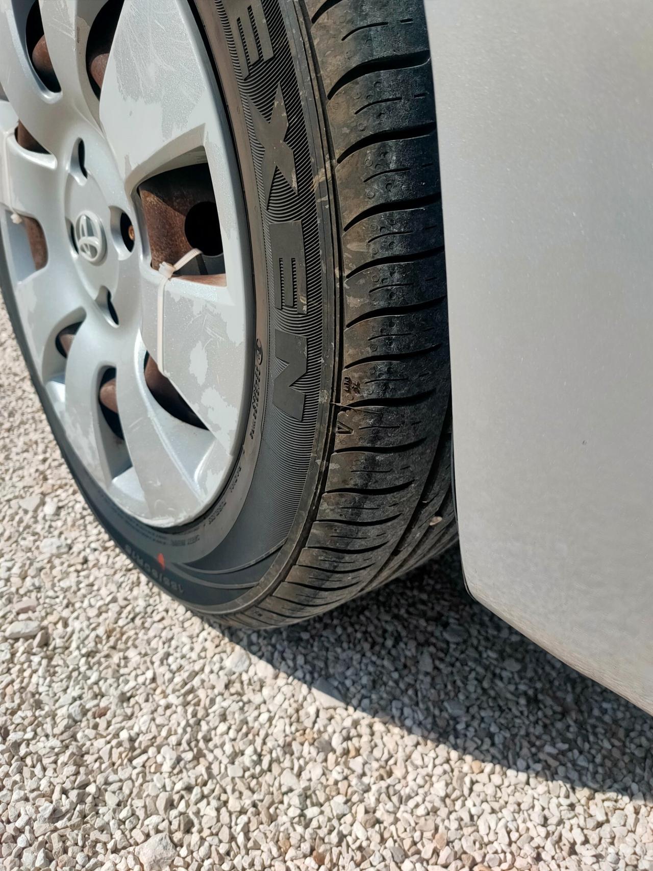 Toyota Yaris 1.0 5 porte Sol