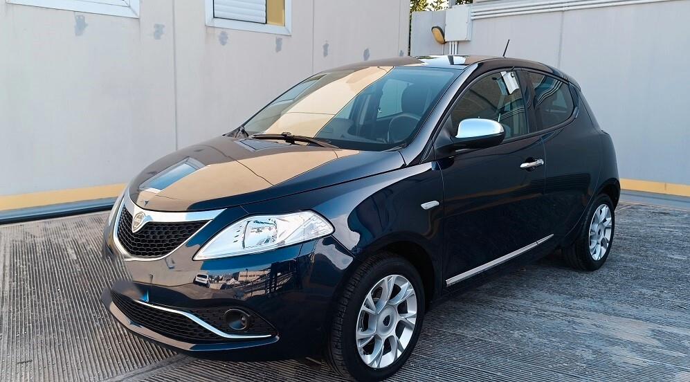 Lancia Ypsilon 1.2 69 CV 5 porte S&S Platinum
