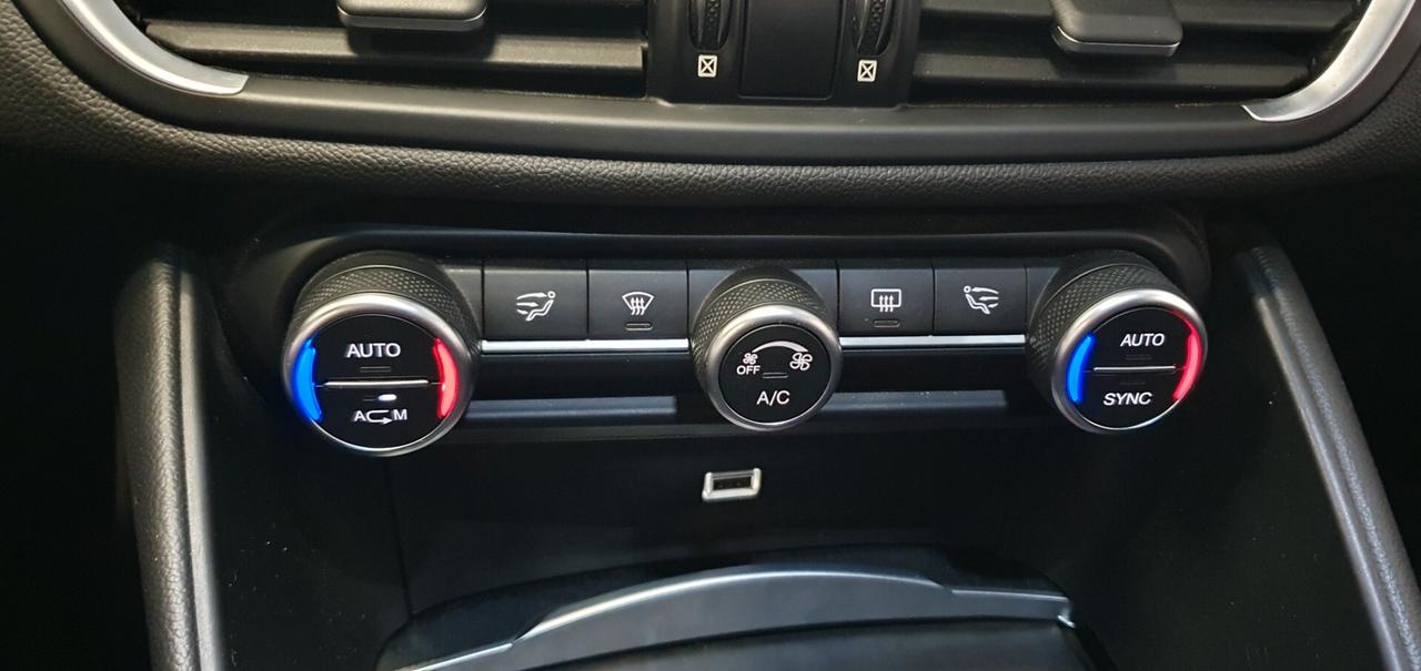 Alfa Romeo Giulia 2.2 JTDM 160 CV B-Tech doppio tetto apribile