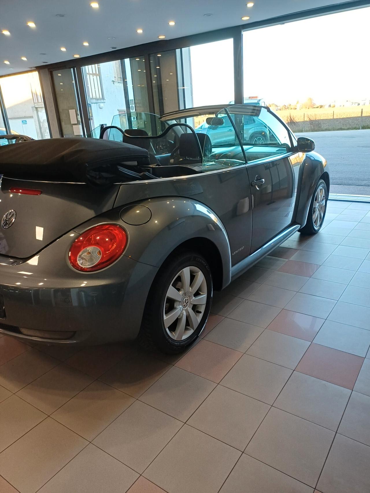 Volkswagen New Beetle 1.4 16V Cabrio Neopatentati