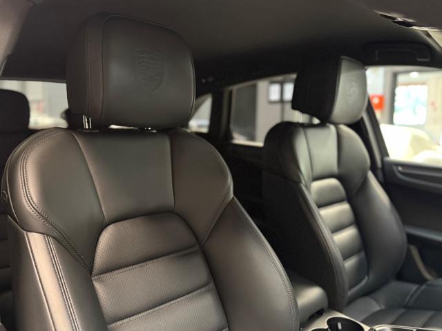 PORSCHE Macan 2.0