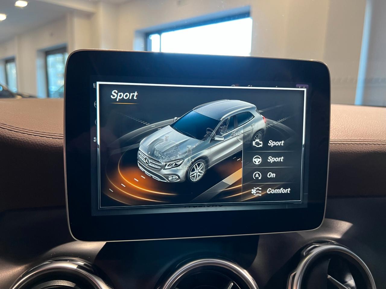 Mercedes-benz GLA 180d Automatic Executive TETTO