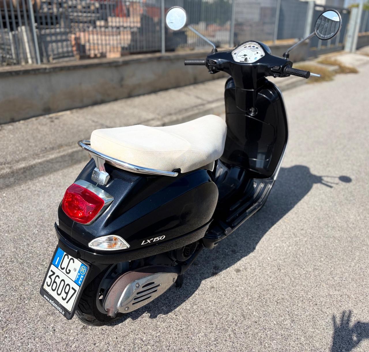 Piaggio Vespa 150 LX