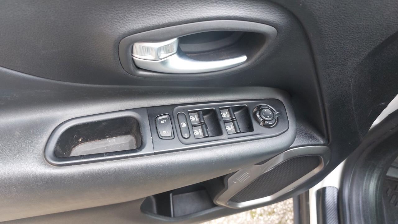 Jeep Renegade LIMITED CON FARI LED