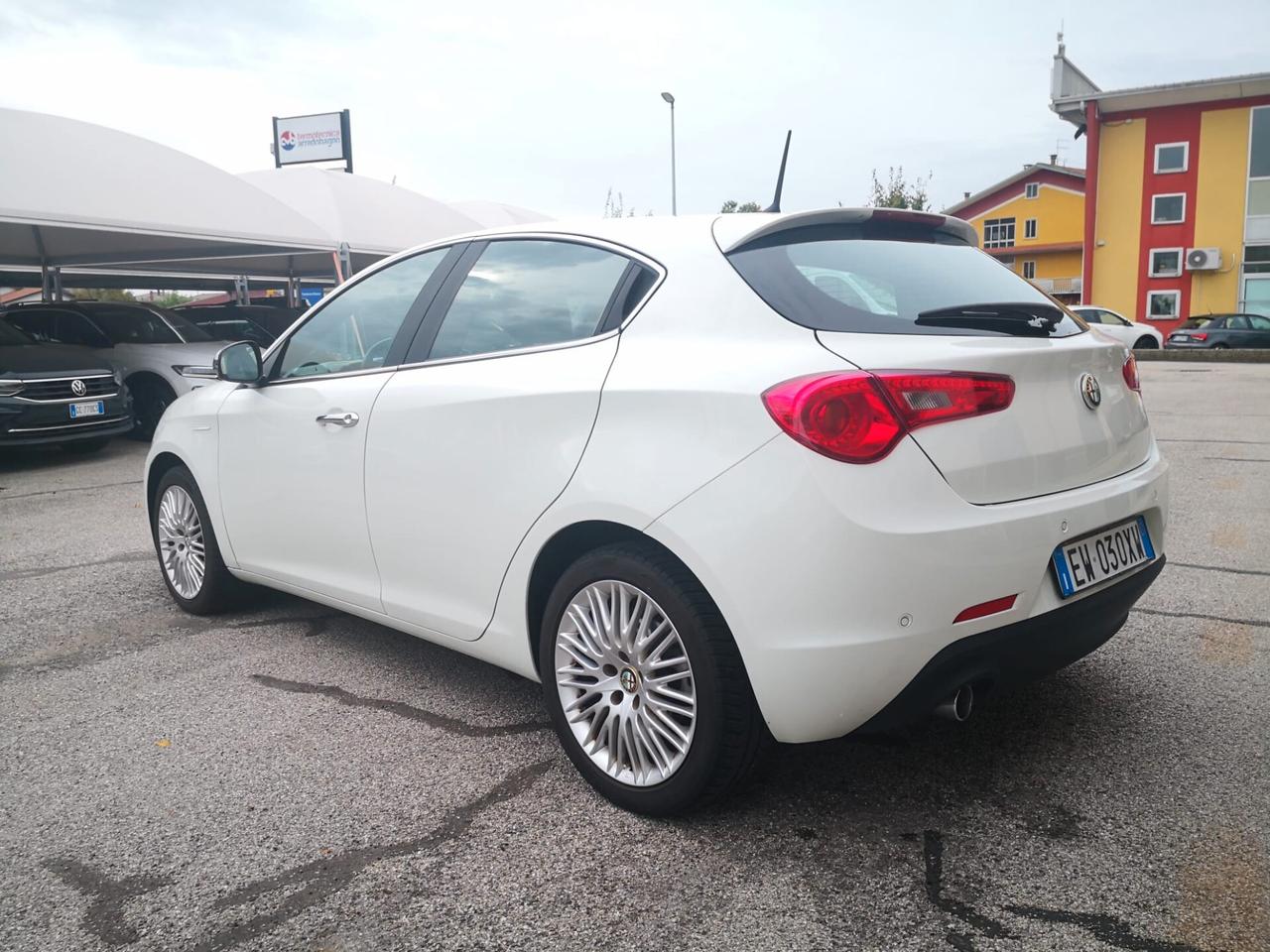 Alfa Romeo Giulietta 1.6 JTDm-2 105 CV ***SENSORI PARK***PELLE/TESSUTO***