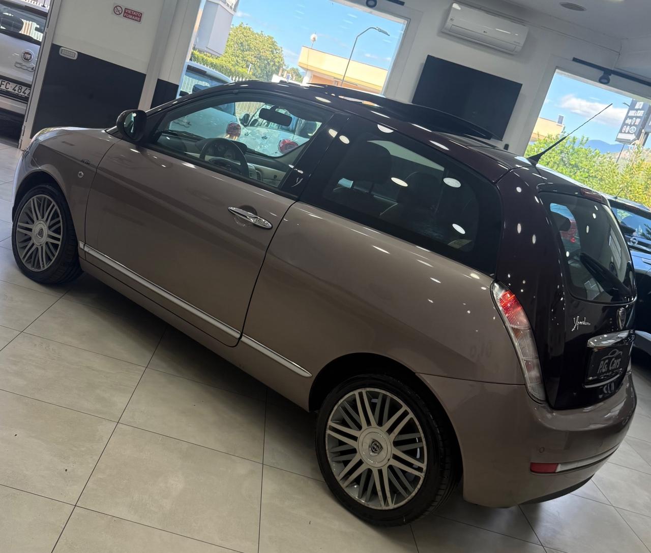 Lancia Ypsilon 1.3 MJT 75 CV Platino