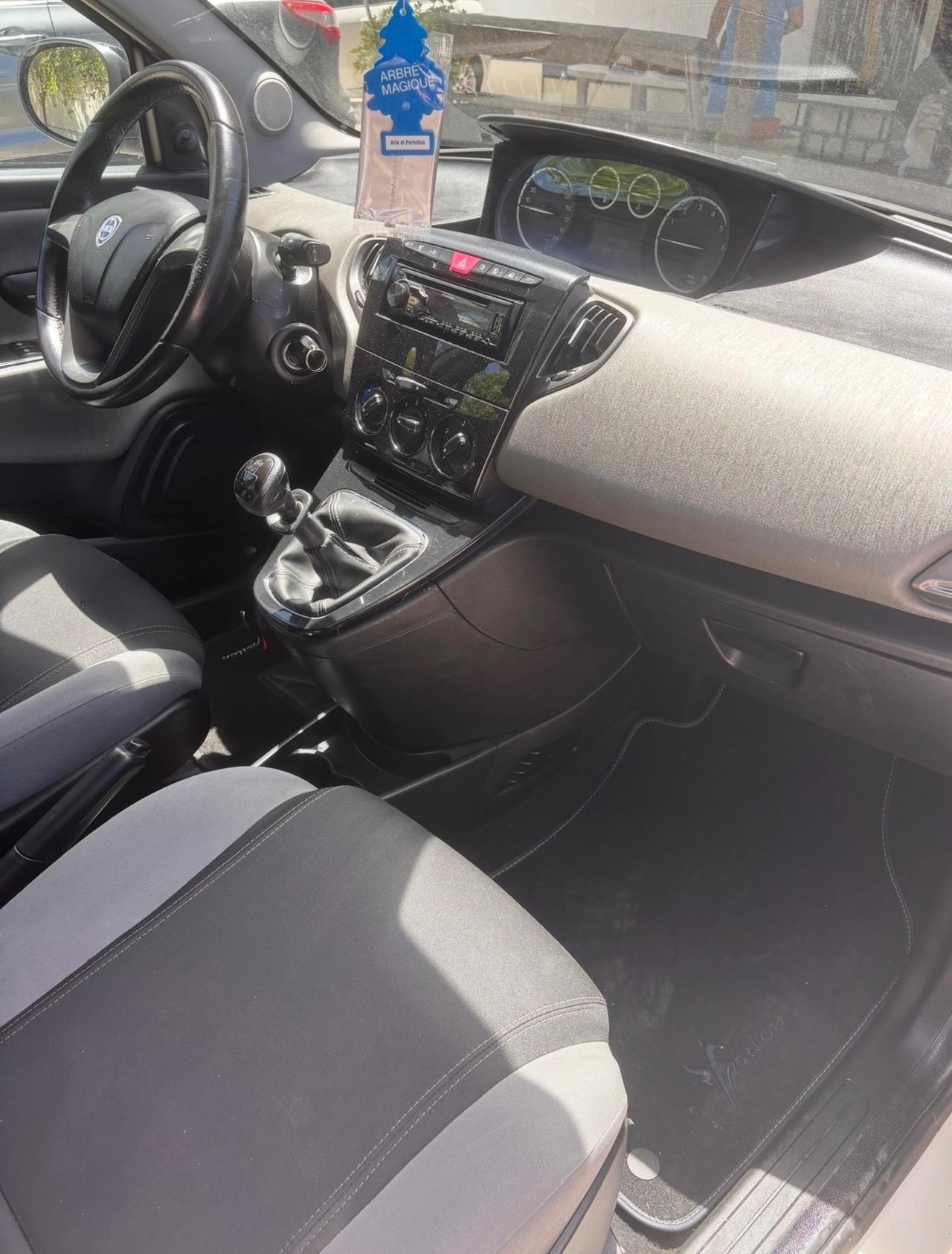 Lancia Ypsilon 1.2 69 CV 5 porte S&S Platinum