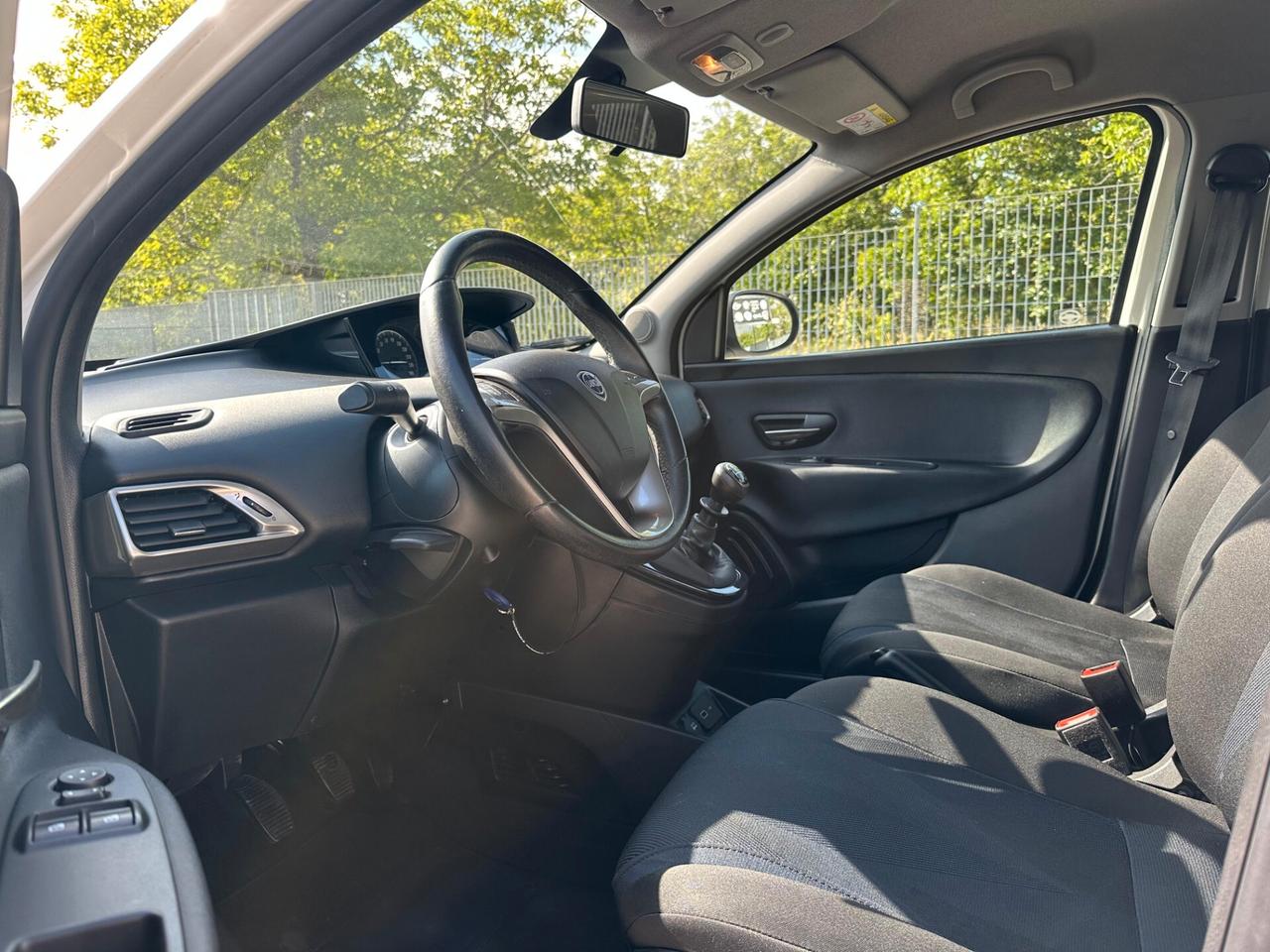 Lancia Ypsilon 1.0 FireFly 5 porte S&S Hybrid Ecochic Gold